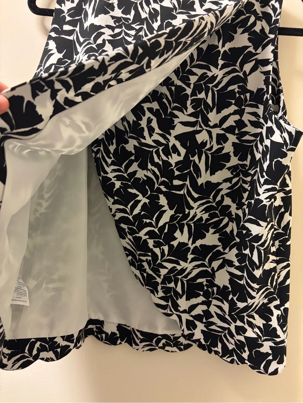 J. Crew Leaf Print Sleeveless Top with Back Cut Out Women’s Size Medium in B&W